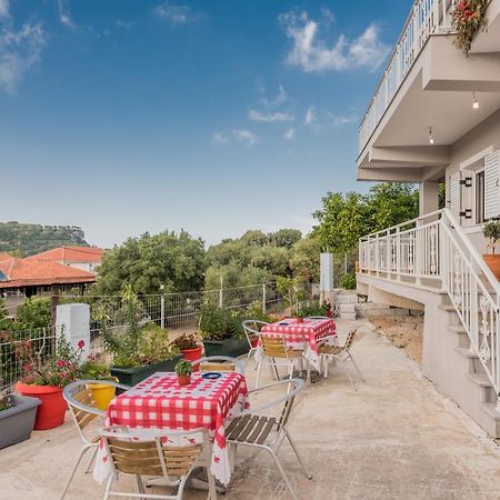 Domus Lukas Apartments Marathias  ภายนอก รูปภาพ