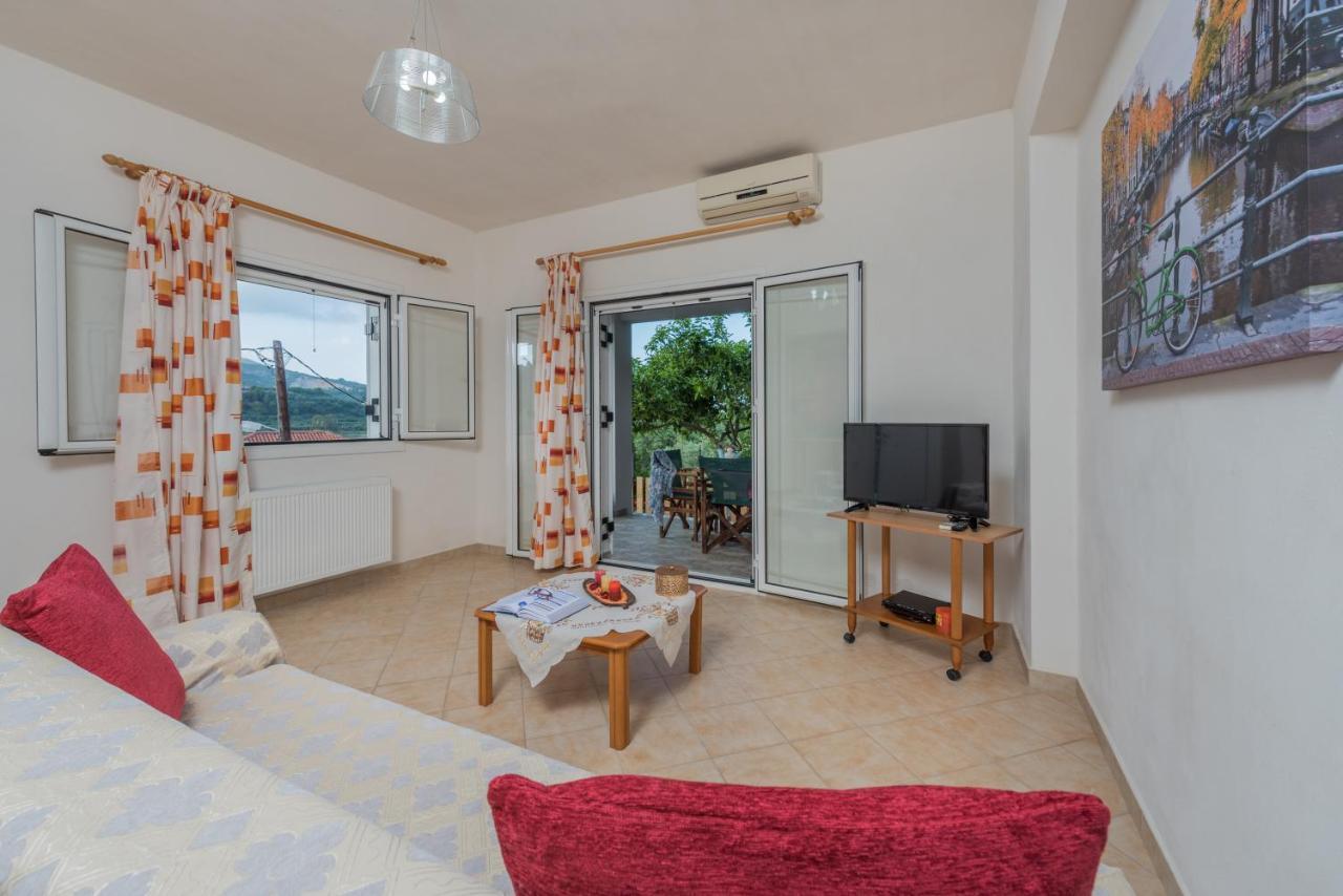 Domus Lukas Apartments Marathias  ภายนอก รูปภาพ