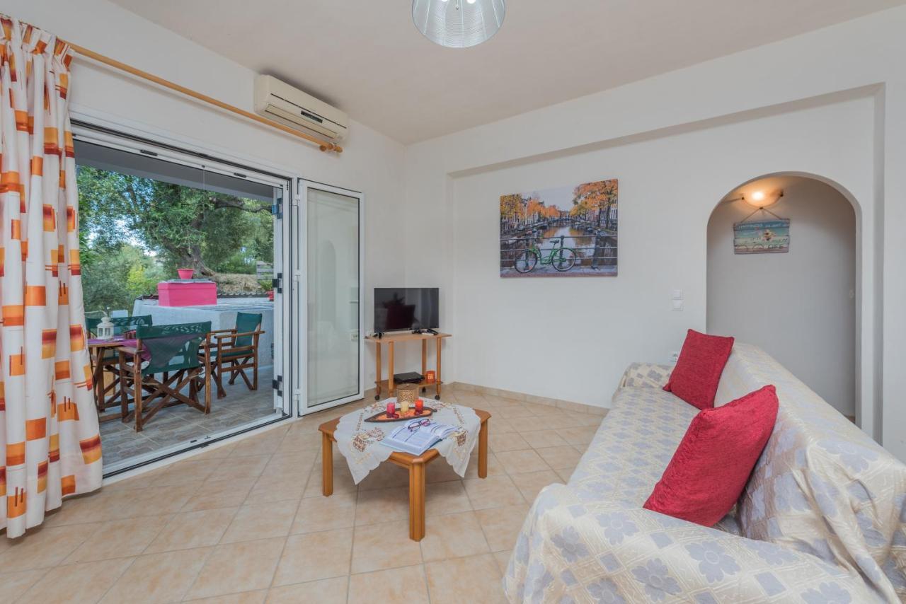 Domus Lukas Apartments Marathias  ภายนอก รูปภาพ