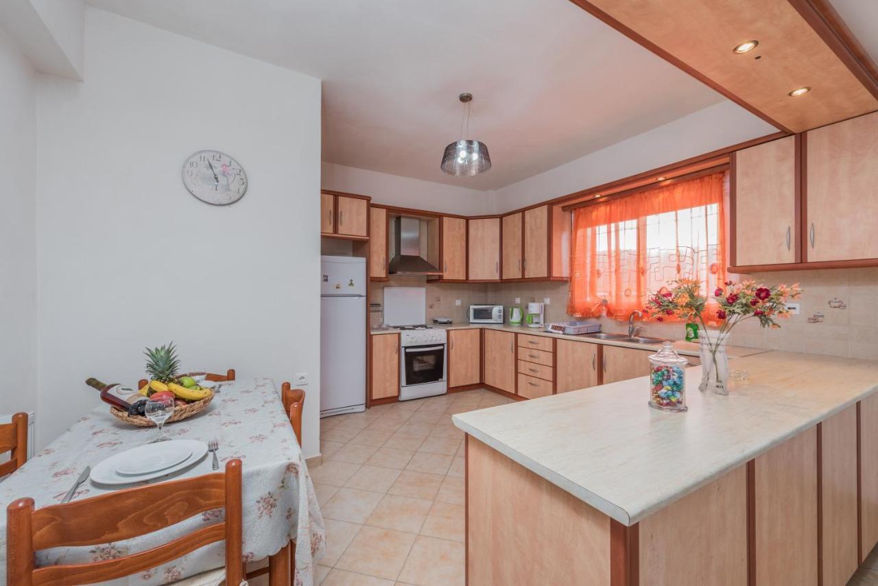 Domus Lukas Apartments Marathias  ภายนอก รูปภาพ