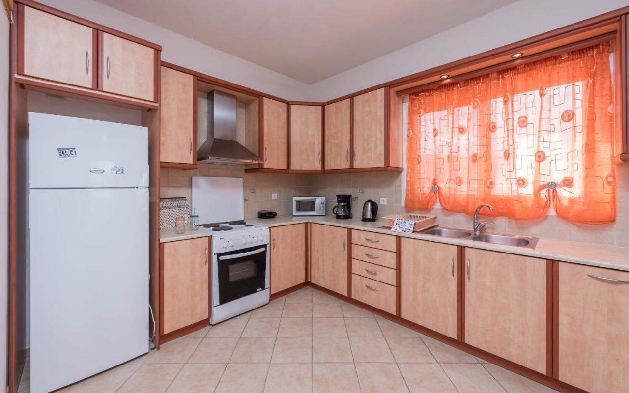Domus Lukas Apartments Marathias  ภายนอก รูปภาพ