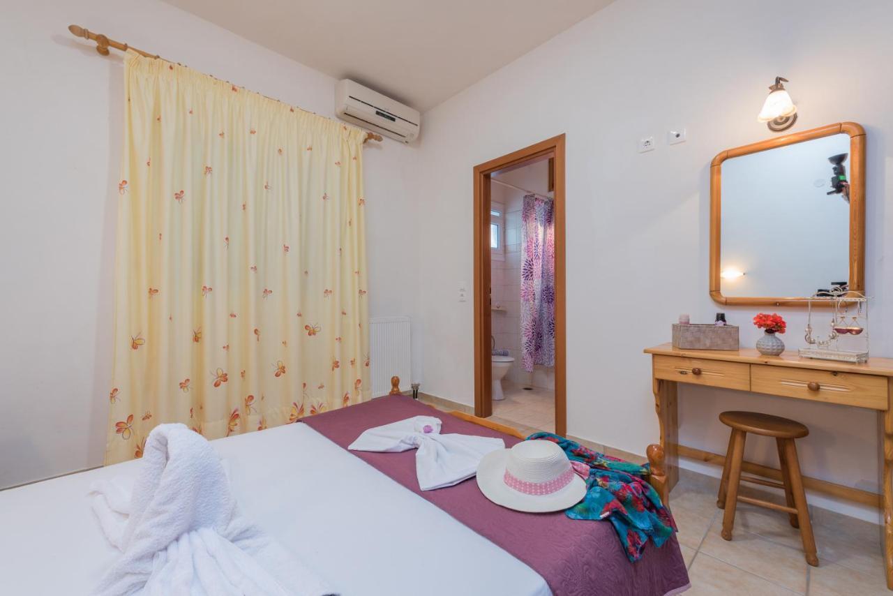 Domus Lukas Apartments Marathias  ภายนอก รูปภาพ