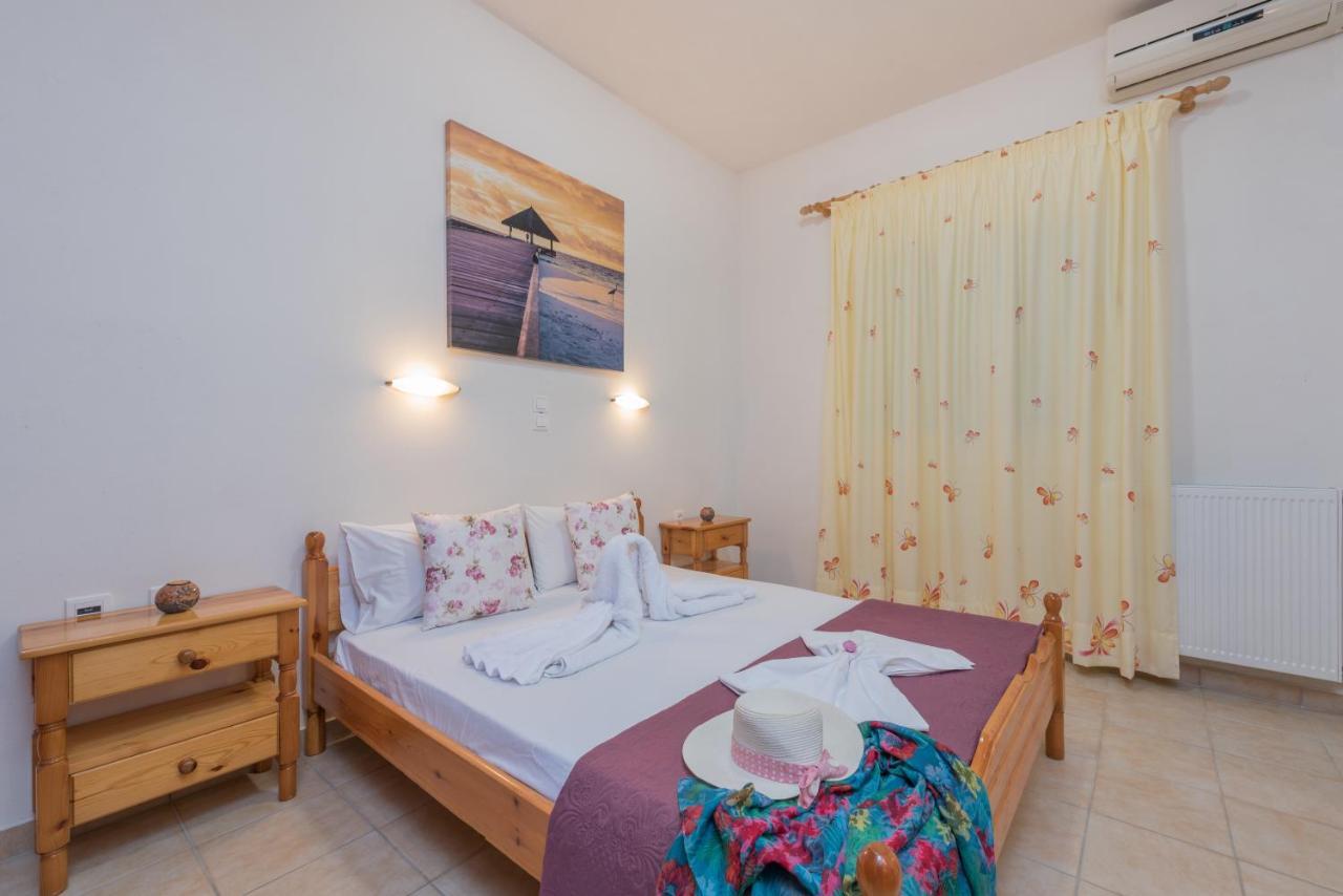 Domus Lukas Apartments Marathias  ภายนอก รูปภาพ