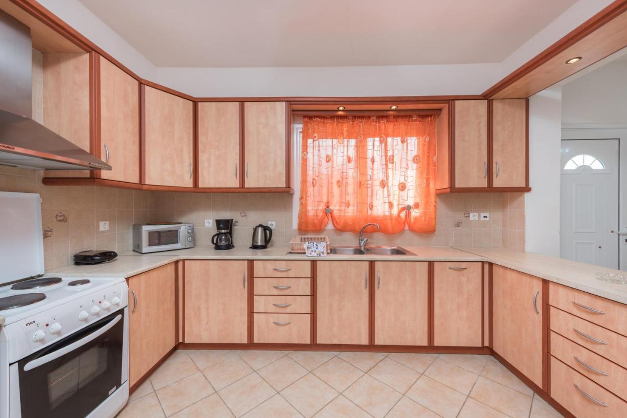 Domus Lukas Apartments Marathias  ภายนอก รูปภาพ