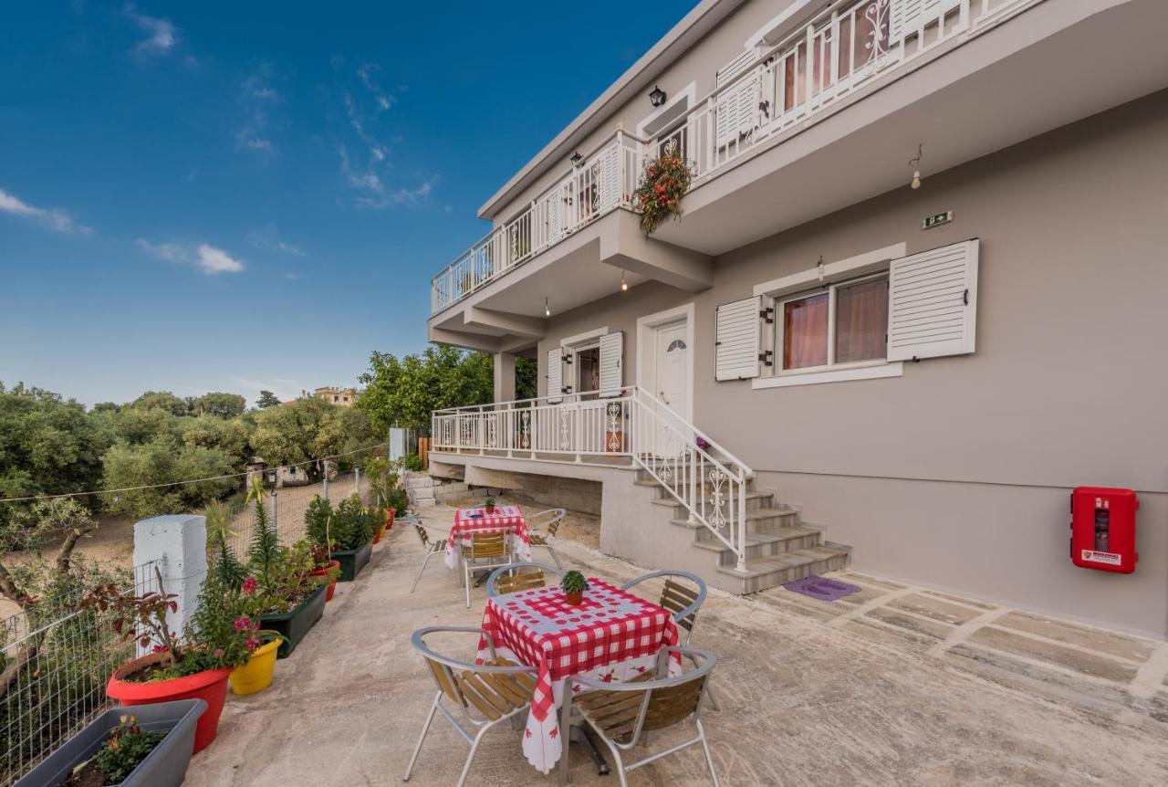 Domus Lukas Apartments Marathias  ภายนอก รูปภาพ
